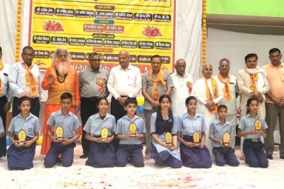 Attended annual day of Jan Sewa Sansthan School, Rohtak, and inaugurated hydraulic lift for building maintenance work.